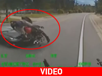 Σοκαριστική σύγκρουση μοτοσικλέτας με αυτοκίνητο